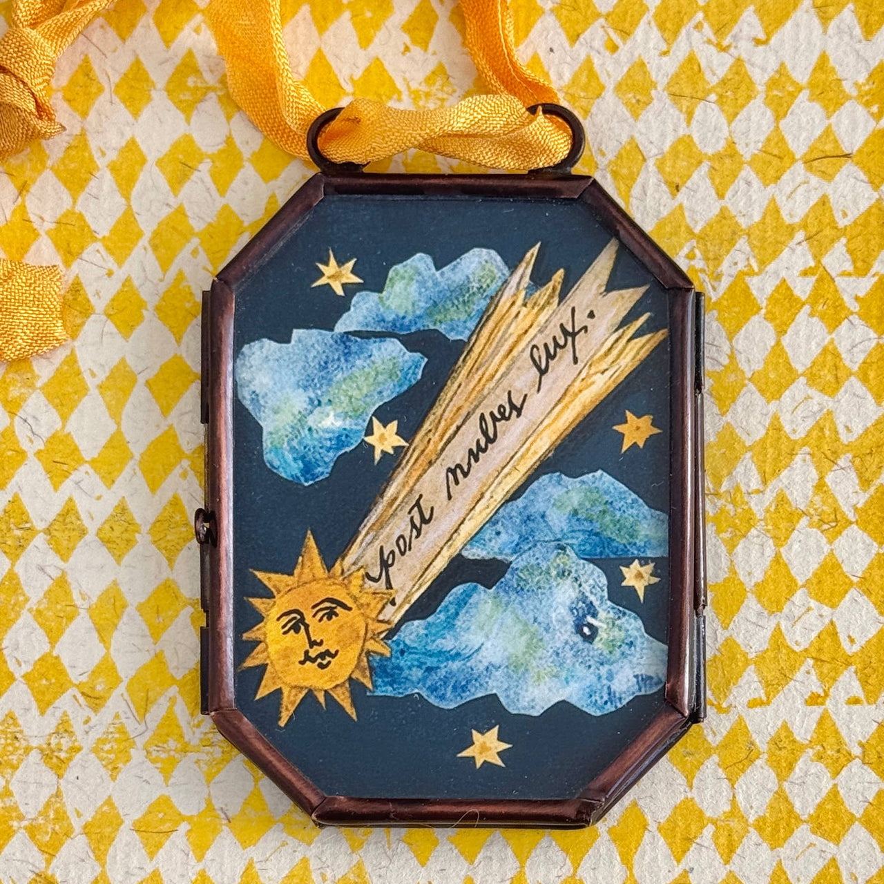 Post Nubes Locket Ornament