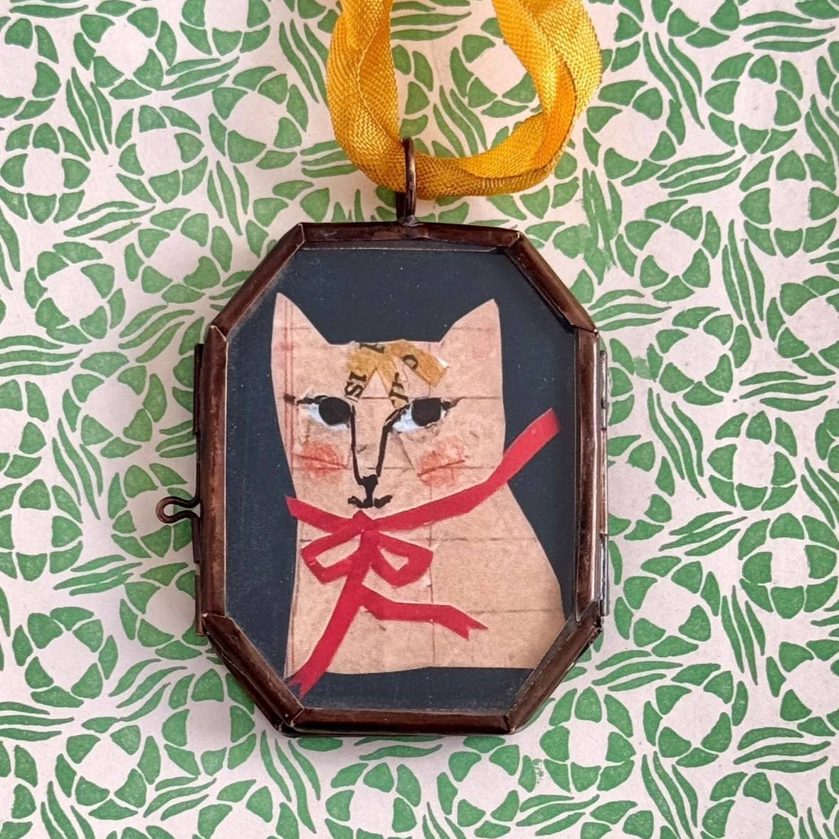Mona Kitty Locket Ornament